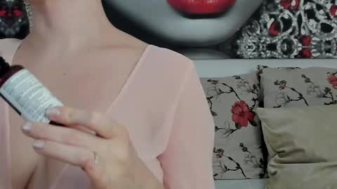 Snapshot of illegalbeauty87 chatting on December 17, 5:46 am Ingrid or more easier...Miss GoDDess Mistress online show from December 17, 5:46 am