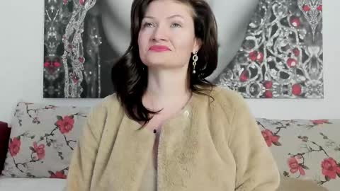 Snapshot of illegalbeauty87 chatting on January 15, 1:21 am Ingrid or more easier...Miss GoDDess Mistress online show from January 15, 1:21 am