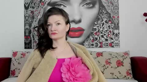 Snapshot of illegalbeauty87 chatting on January 19, 12:03 am Ingrid or more easier...Miss GoDDess Mistress online show from January 19, 12:03 am