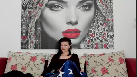 Snapshot of illegalbeauty87 chatting on February 3, 3:26 am Ingrid or more easier...Miss GoDDess Mistress online show from February 3, 3:26 am