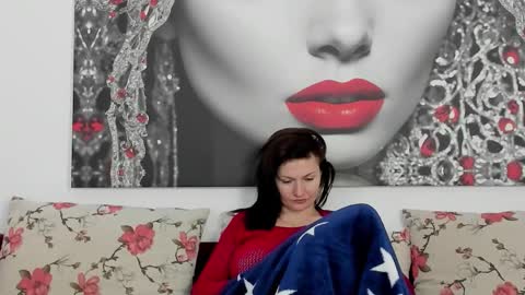 Snapshot of illegalbeauty87 chatting on February 4, 1:55 am Ingrid or more easier...Miss GoDDess Mistress online show from February 4, 1:55 am