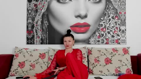 Snapshot of illegalbeauty87 chatting on March 23, 10:47 pm Ingrid or more easier...Miss GoDDess Mistress online show from March 23, 10:47 pm