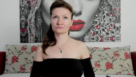 Snapshot of illegalbeauty87 chatting on April 1, 9:34 pm Ingrid or more easier...Miss GoDDess Mistress online show from April 1, 9:34 pm