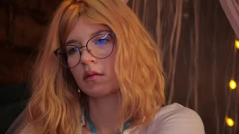 Lindsey and Candice online show from May 6, 10:37 pm