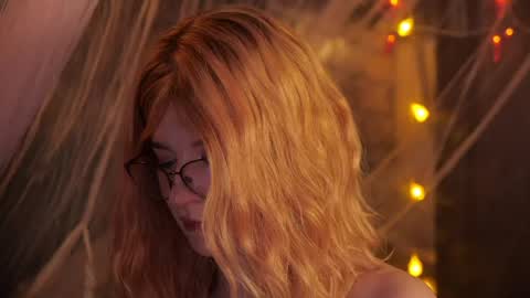 Lindsey and Candice online show from May 7, 9:09 pm