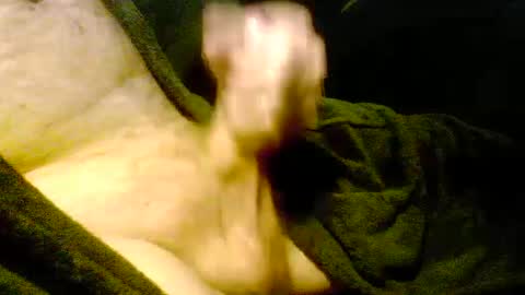Snapshot of iluvj2jizz4u chatting on January 12, 4:42 am Iluvj2jizz4u online show from January 12, 4:42 am