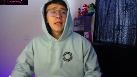 Snapshot of im__noah chatting on March 5, 1:39 pm im__noah online show from March 5, 1:39 pm