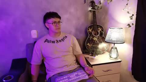 Snapshot of im__noah chatting on April 5, 1:14 am im__noah online show from April 5, 1:14 am