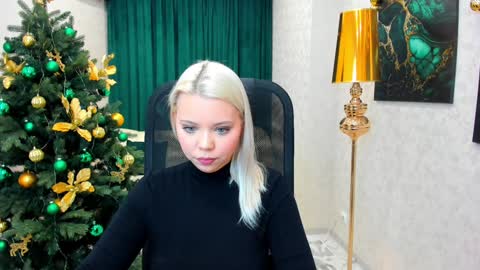 Roxy online show from December 8, 7:22 pm