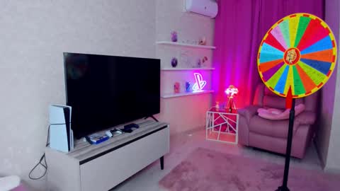 Roxy online show from December 4, 8:28 pm