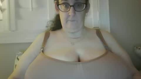 Snapshot of im_barbie5 chatting on March 29, 5:51 am Barbie online show from March 29, 5:51 am