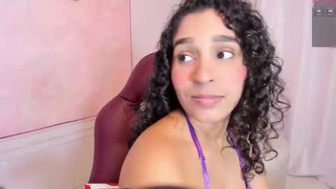 Snapshot of im_beliinda chatting on October 1, 4:40 am Belinda Mesa  online show from October 1, 4:40 am