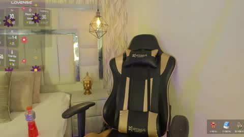 DAHLIA online show from February 4, 8:49 pm