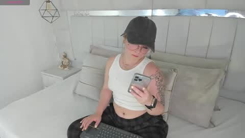 DAHLIA online show from February 7, 8:42 pm