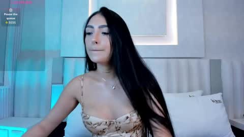 im_isabella1 online show from May 15, 9:22 pm