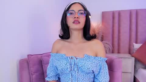 Snapshot of im_lily_ chatting on April 13, 1:05 pm Lilyy online show from April 13, 1:05 pm