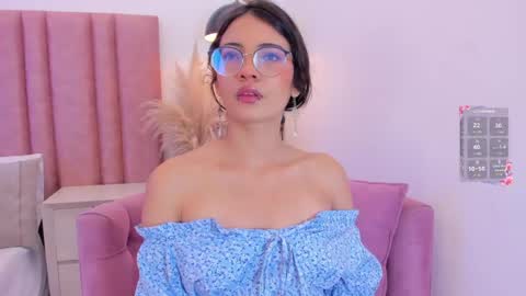 Snapshot of im_lily_ chatting on April 18, 12:53 pm Lilyy online show from April 18, 12:53 pm