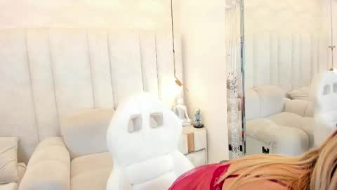 Snapshot of im_maiyn_jung chatting on March 26, 12:00 pm Mailyn Jung online show from March 26, 12:00 pm