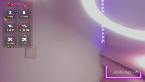 Snapshot of im_miabigass chatting on December 9, 1:51 am Mishell Martinez    INSTAGRAM im mishellbigass online show from December 9, 1:51 am