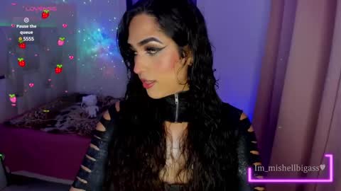Snapshot of im_miabigass chatting on December 23, 6:00 am Mishell Martinez    INSTAGRAM im mishellbigass online show from December 23, 6:00 am