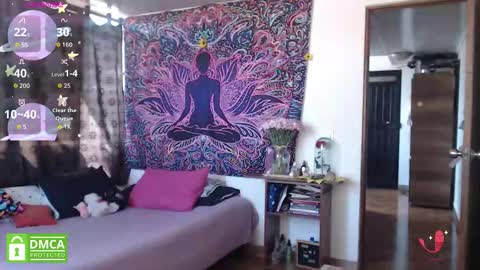 Cutie pie online show from June 1, 2:08 pm