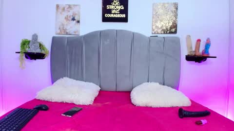 Snapshot of im_riley_ chatting on October 6, 7:11 pm im_riley_ online show from October 6, 7:11 pm