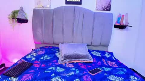 im_riley_ online show from May 16, 7:23 pm