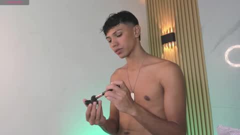 im_sebaslopez online show from January 13, 4:39 am