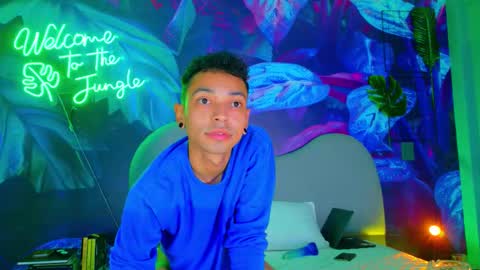 Snapshot of im_tavo28 chatting on January 13, 9:53 pm Tavo online show from January 13, 9:53 pm