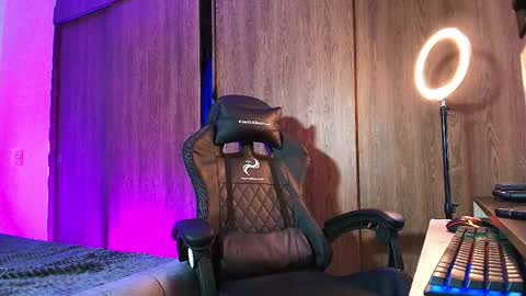 Snapshot of im_usuga chatting on March 28, 12:05 pm im_usuga online show from March 28, 12:05 pm