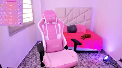  independient model online show from September 19, 12:28 pm