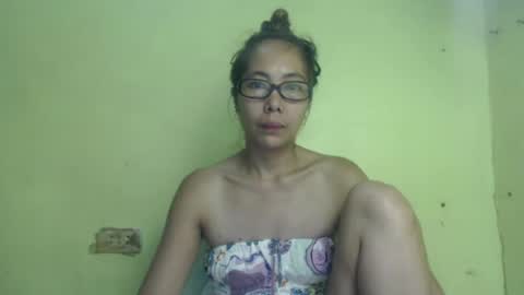 Snapshot of imlavender1986 chatting on July 5, 11:12 pm dhen online show from July 5, 11:12 pm