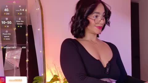 Snapshot of imleana chatting on December 18, 10:27 pm Leana online show from December 18, 10:27 pm