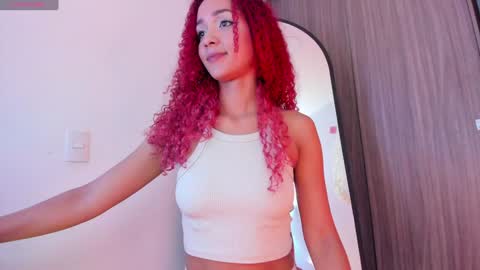 Snapshot of immia_rosse chatting on December 10, 10:05 pm mia --------- COL TIME online show from December 10, 10:05 pm