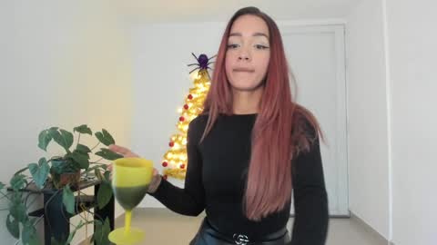 Snapshot of immia_rosse chatting on December 30, 12:00 am mia --------- COL TIME online show from December 30, 12:00 am