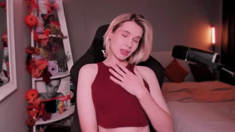 Mia online show from November 8, 8:47 am