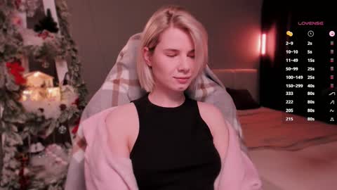 Mia online show from December 5, 10:24 am