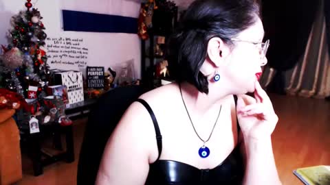 Snapshot of imperatrizasado chatting on December 13, 8:26 pm Empress online show from December 13, 8:26 pm