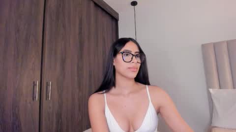 sarah online show from February 7, 10:35 pm