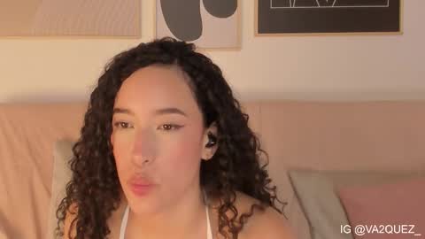 Snapshot of imsarah__ chatting on February 1, 2:32 am Sara online show from February 1, 2:32 am