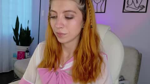 Sienna online show from October 7, 9:45 pm