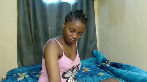 Snapshot of imyour_girl chatting on December 22, 7:27 am Im sonny online show from December 22, 7:27 am