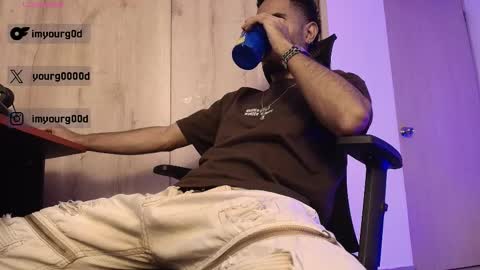 Snapshot of imyourg0d chatting on March 3, 3:01 am Daniel thumb up me please its important Im new INDEPENDENT MODEL online show from March 3, 3:01 am