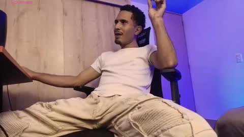 Snapshot of imyourg0d chatting on March 27, 1:33 am Daniel thumb up me please its important Im new INDEPENDENT MODEL online show from March 27, 1:33 am