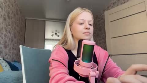 Lola online show from February 17, 11:07 am