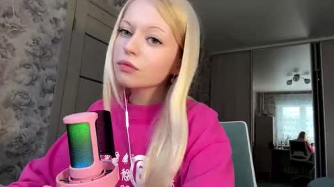 Lola online show from March 4, 1:39 pm