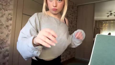 Lola online show from March 14, 11:48 am