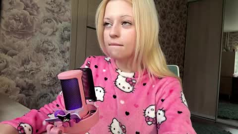 Lola online show from April 2, 12:36 pm