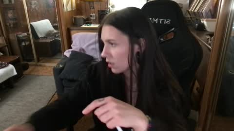 Snapshot of incognitoqueen chatting on April 2, 1:36 am Carter online show from April 2, 1:36 am