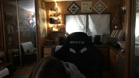 Snapshot of incognitoqueen chatting on April 3, 2:31 am Carter online show from April 3, 2:31 am